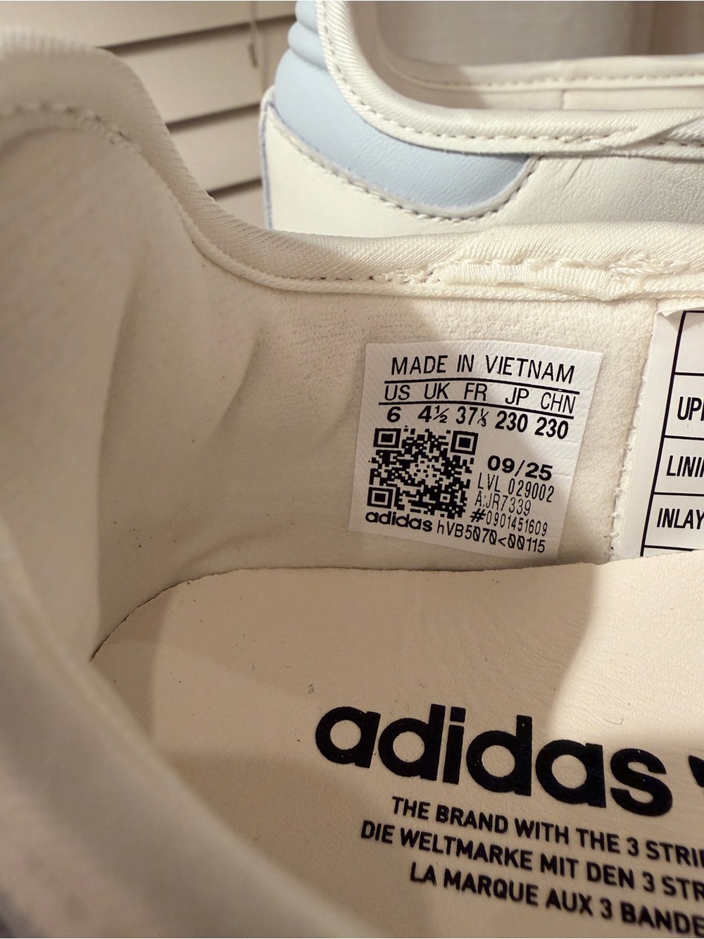 NWT ADIDAS SAMBA JANES CLOUD WHITE/HALO BLUE GUM SIZE 6 WITH THE ORIGINAL BOX - Picture 4 of 9